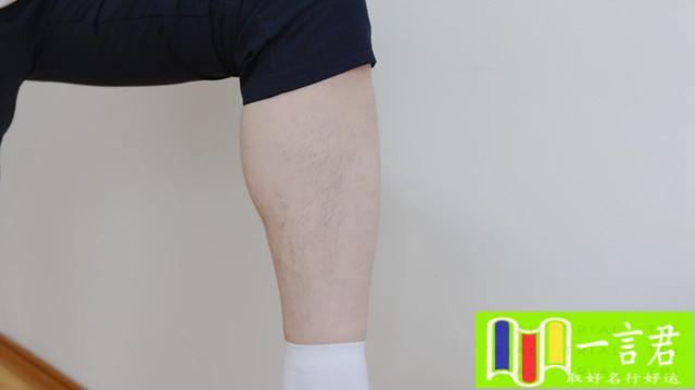 腿毛少的男人是肾虚吗（男性的腿毛少，是身体发育不良吗？提示或是4个因素在“作祟”）